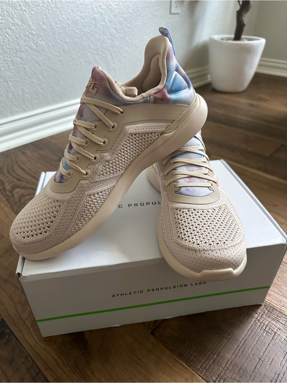 APL TechLoom Tracer Women’s Sneakers Size 11 Warm Silk Ice Blue Tie Dye NEW